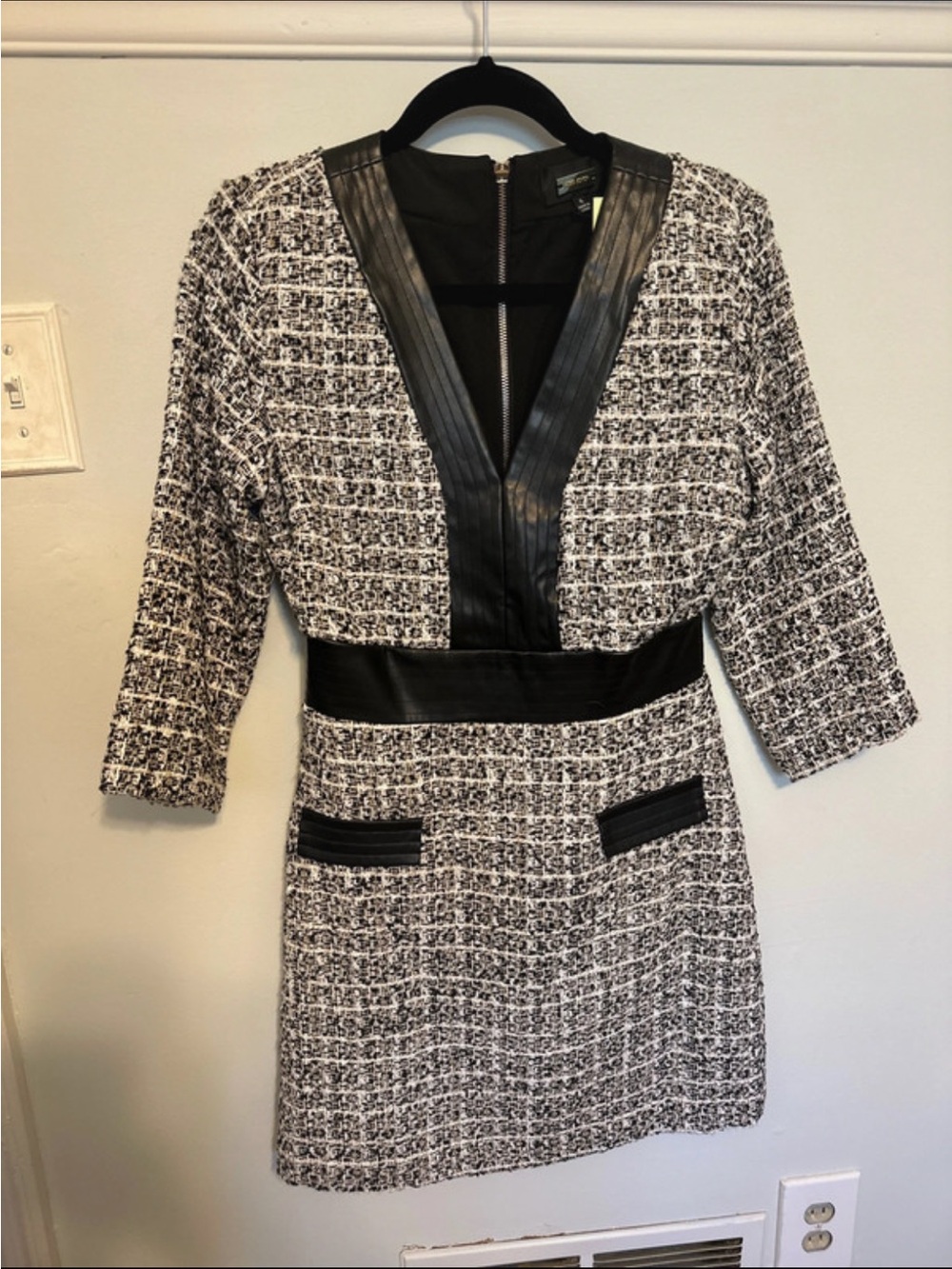 Alexia Admor Women's Black & White Zenia Tweed V-Neck Cocktail Dress